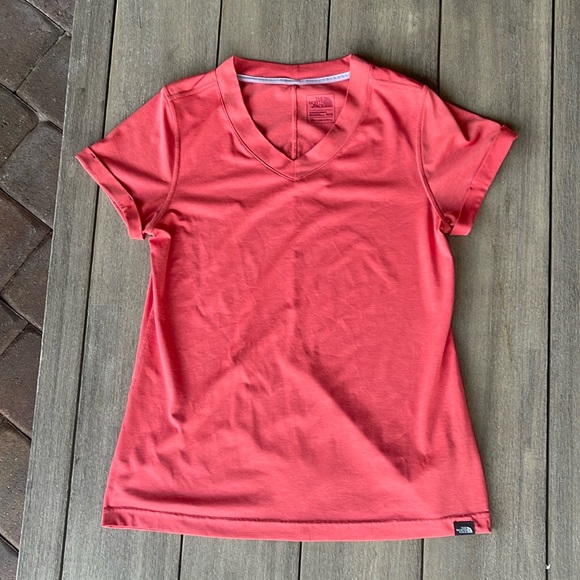 The North Face short sleeve V-neck shirt top FREE SHIPPING - Picture 1 of 7